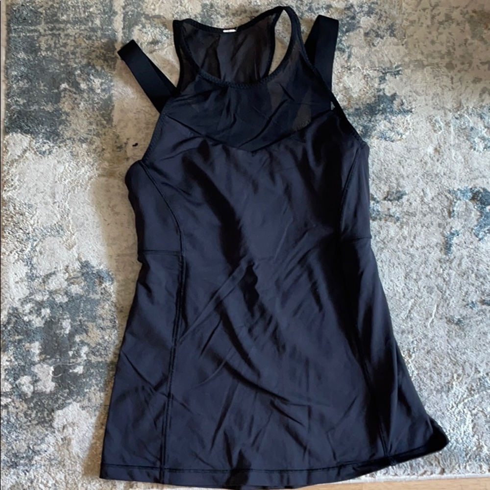 Black lululemon workout top size 4